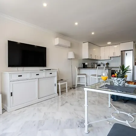 Breathtaking Studio, Amazing Views, Pool,